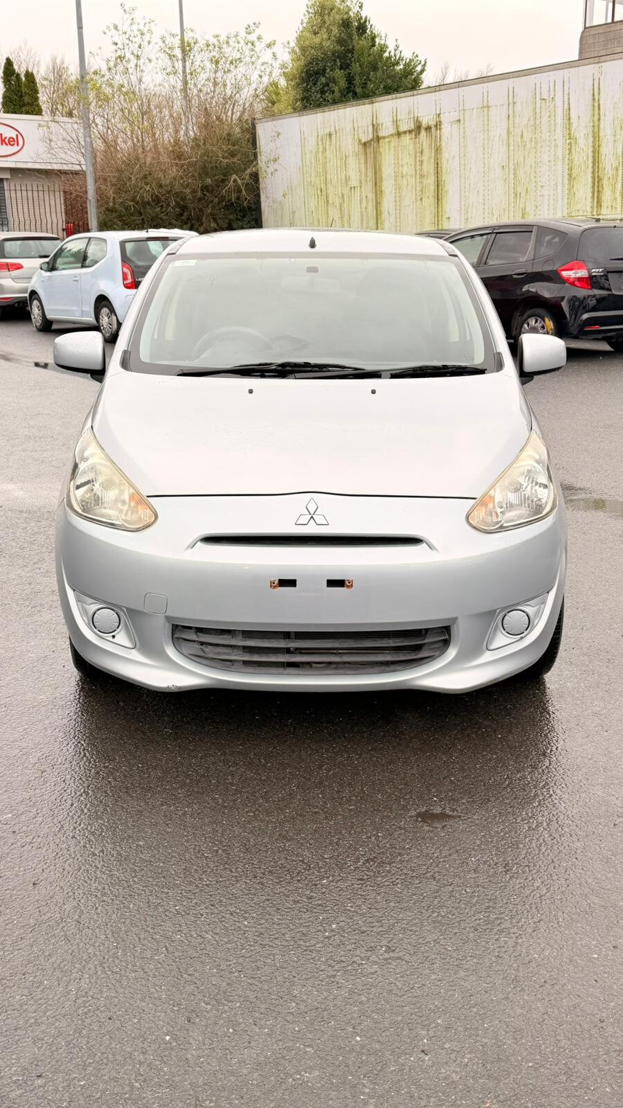 Main car image