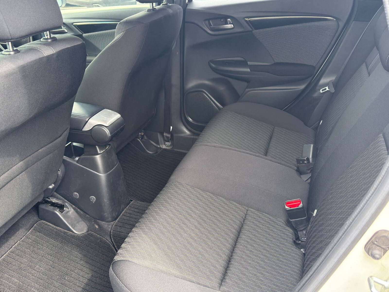 Honda fit 2018 - Image 11