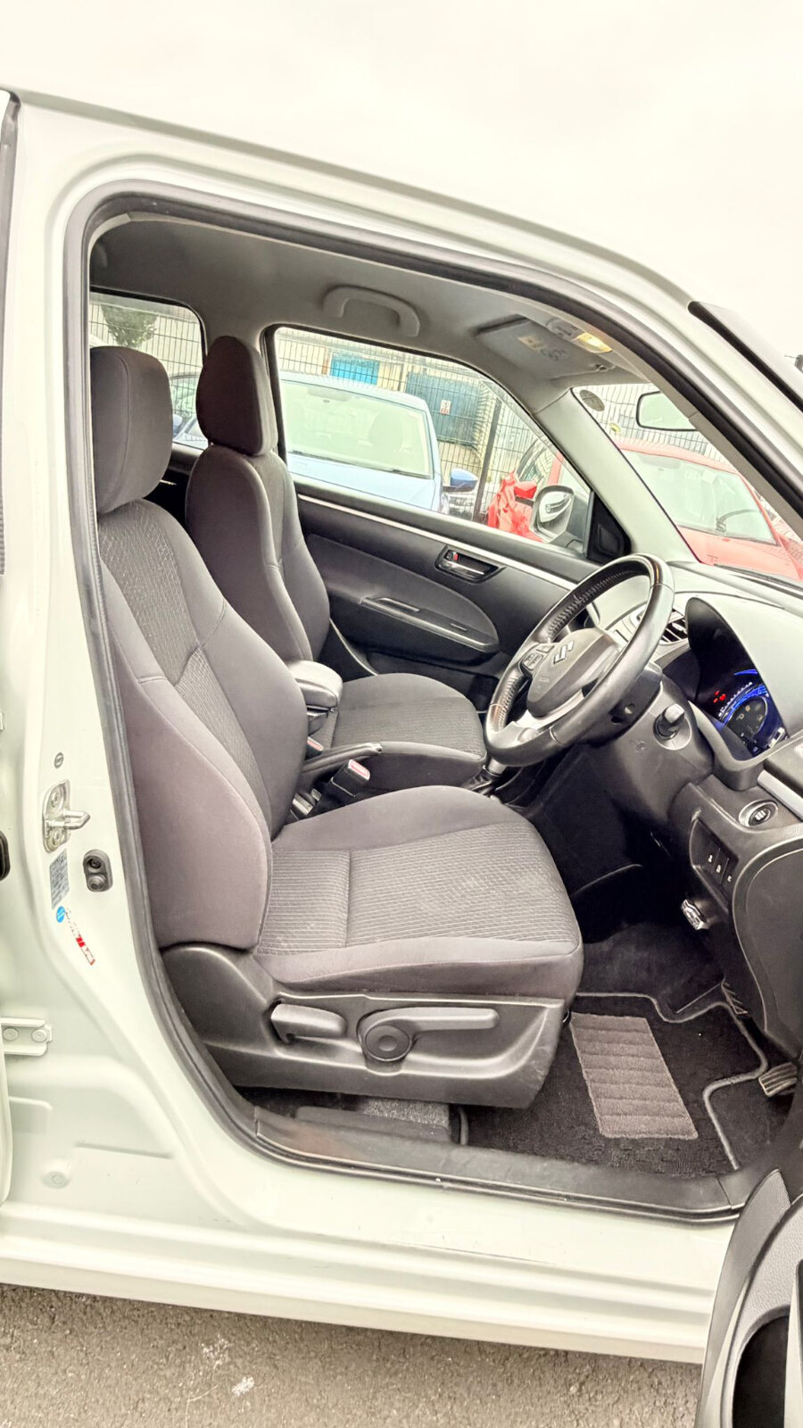 SUZUKI SWIFT 2016 WHITE - Image 12