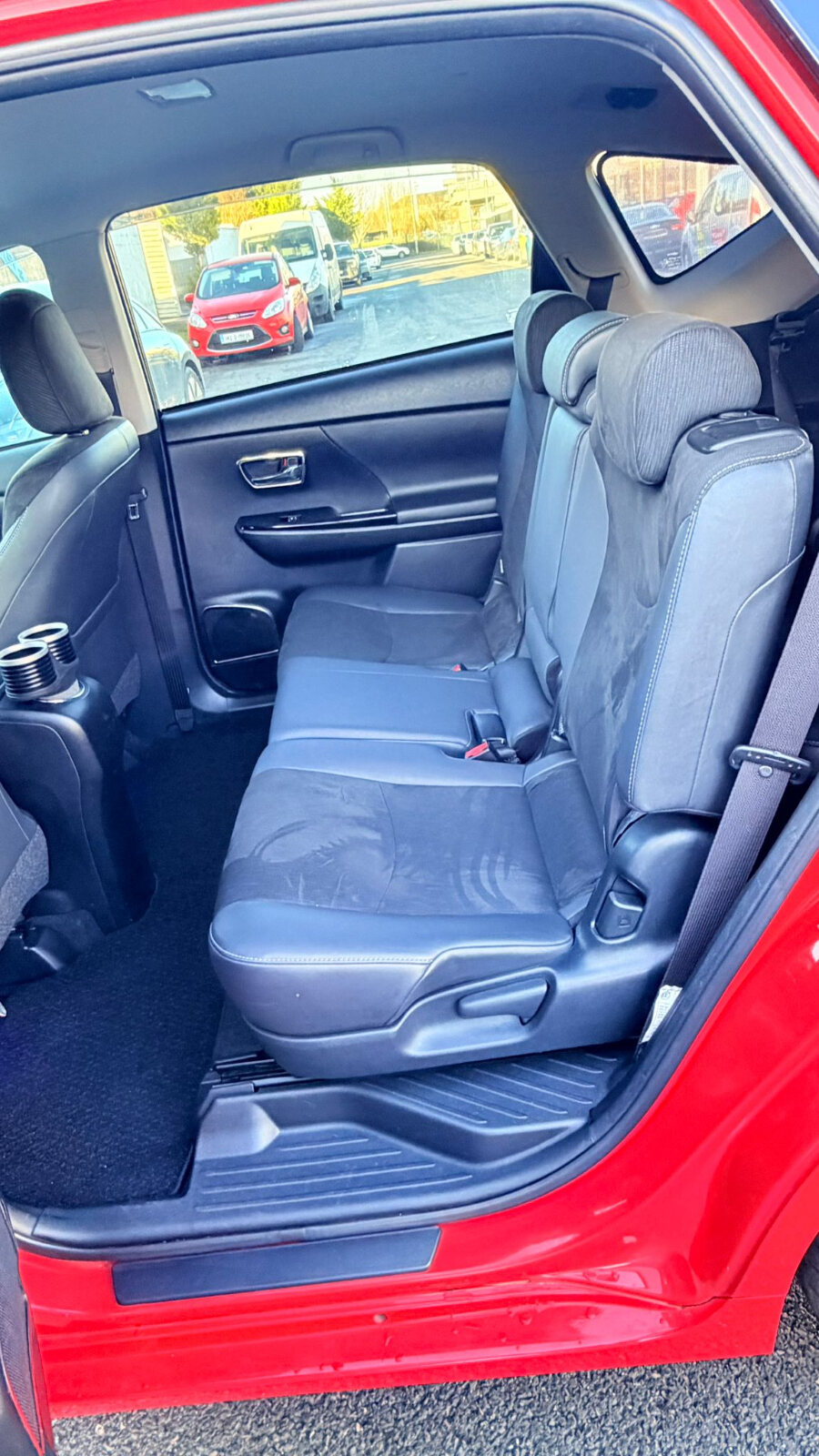 Toyota Prius Alpha 2016 7 seater - Image 15
