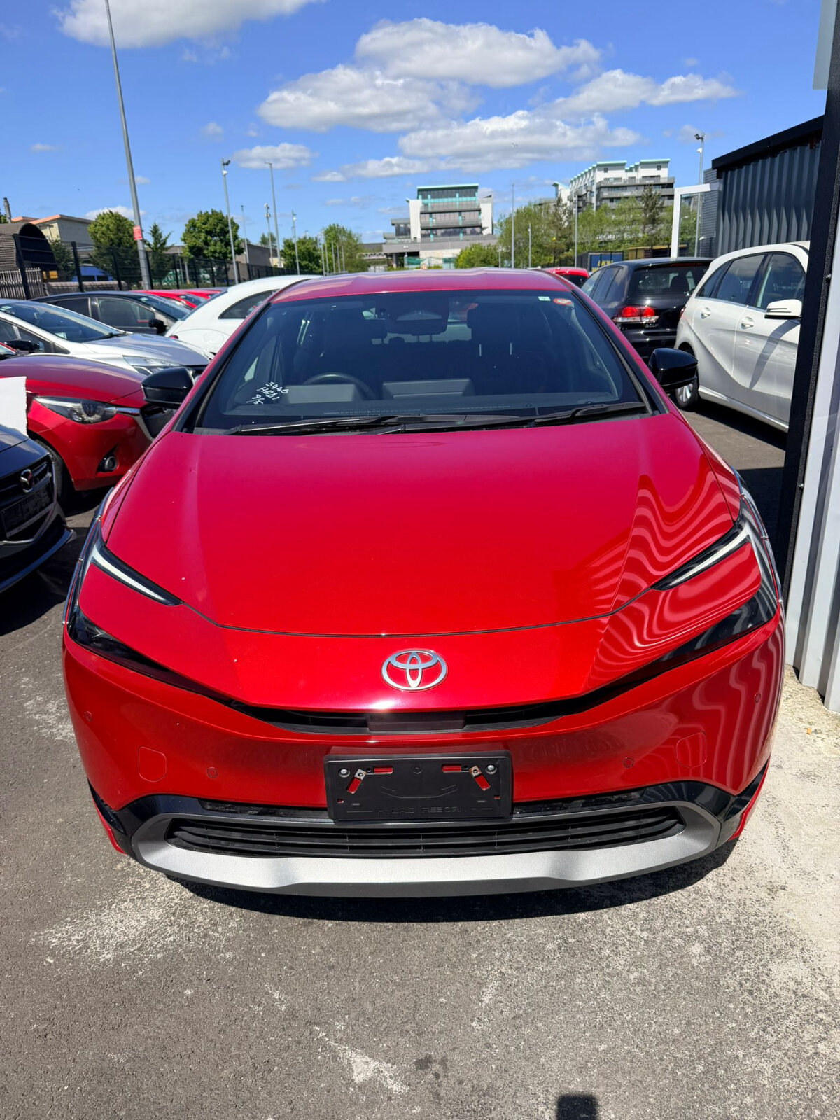 2023 Toyota Prius Z Pack Top Line - Image 2