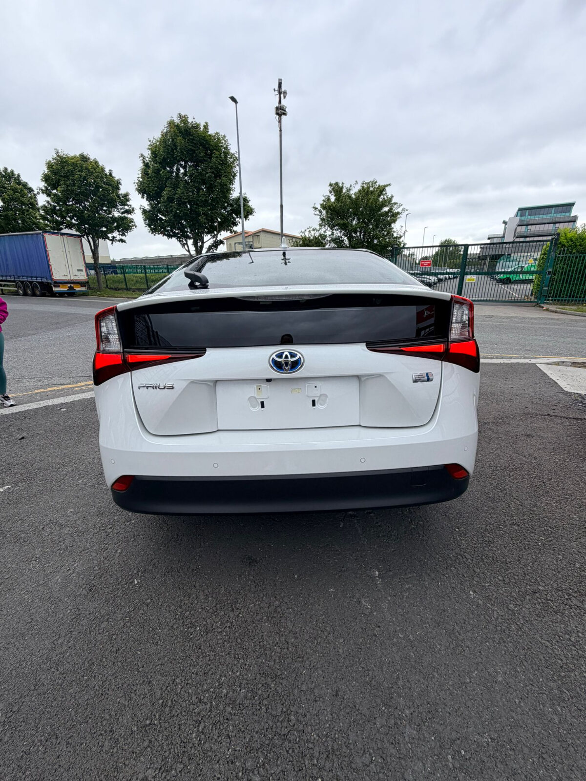2022 Toyota prius White - Image 9