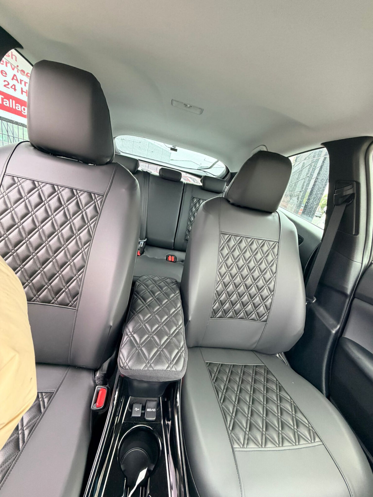 2022 Toyota prius White - Image 11