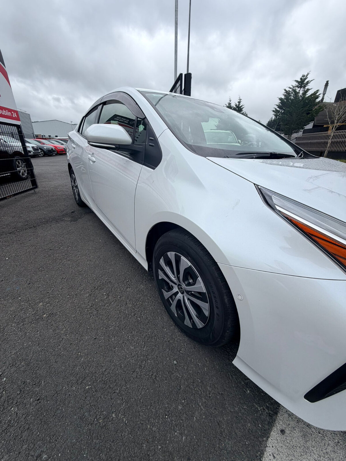 2022 Toyota prius White - Image 5