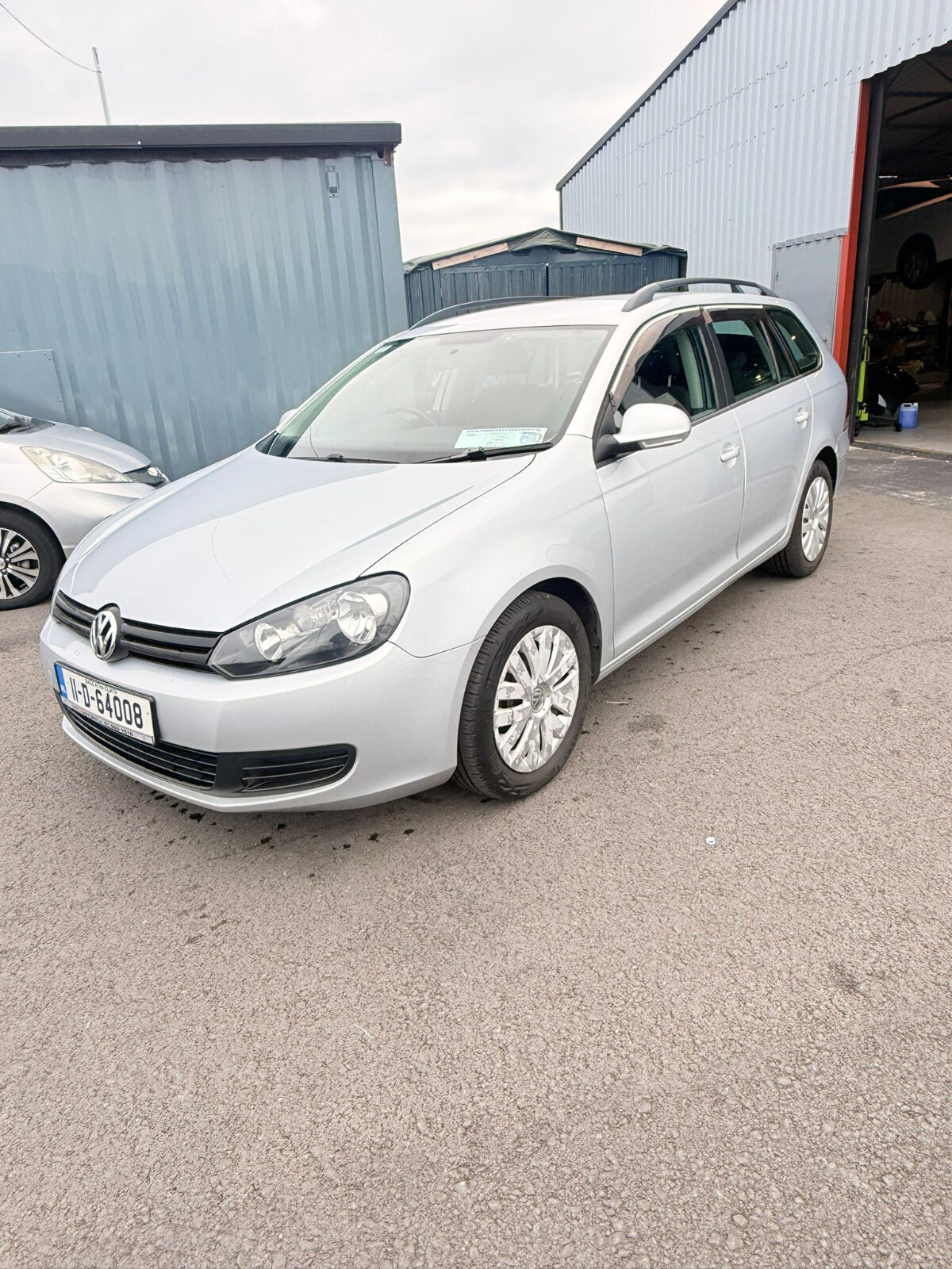 Main car image