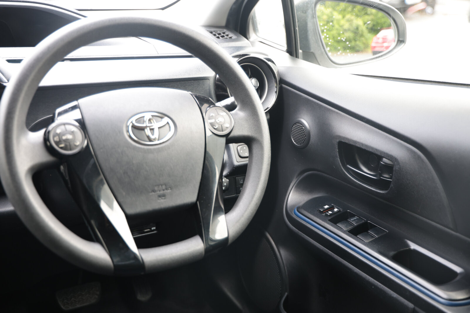 Toyota aqua White (URBAN) - Image 33