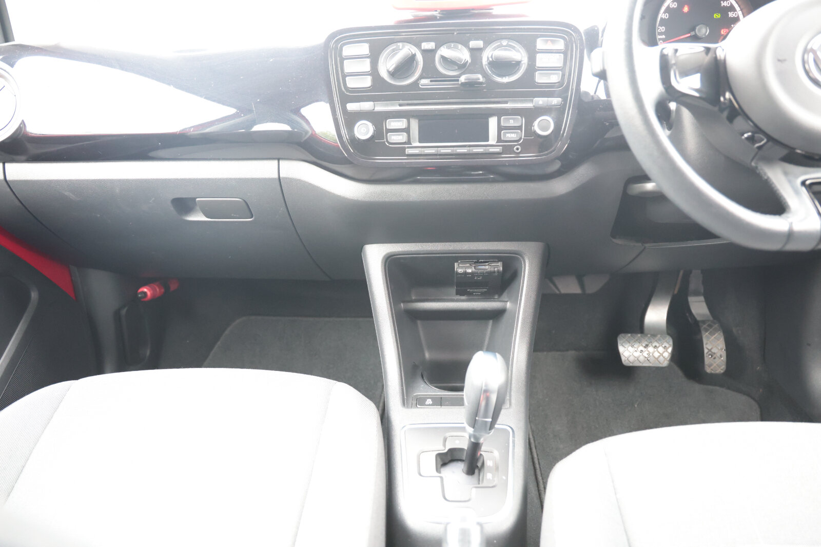 Volkswagen UP Red 2015 - Image 27