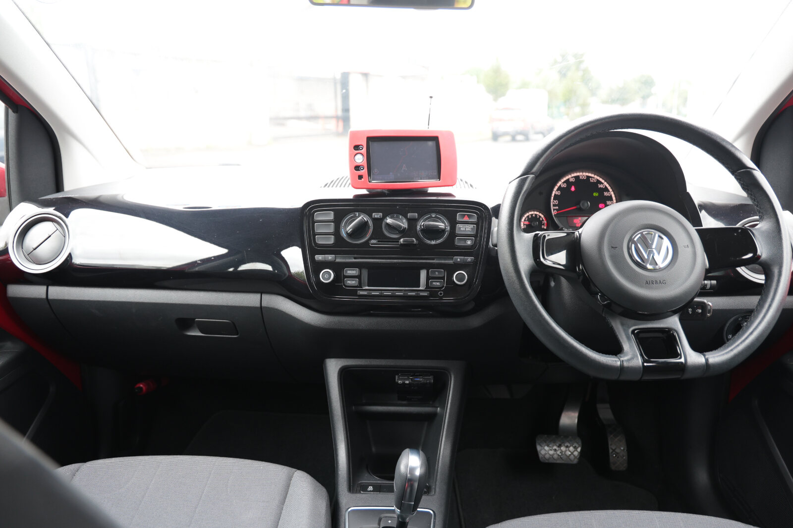 Volkswagen UP Red 2015 - Image 25