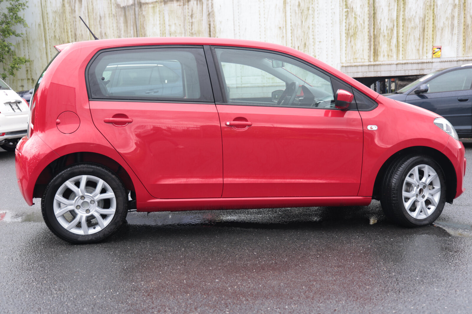 Volkswagen UP Red 2015 - Image 16