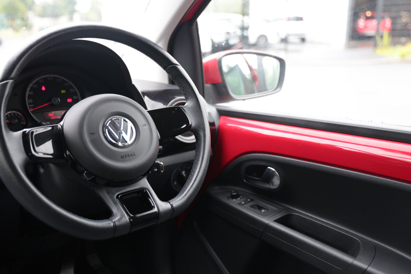 Volkswagen UP Red 2015 - Image 35
