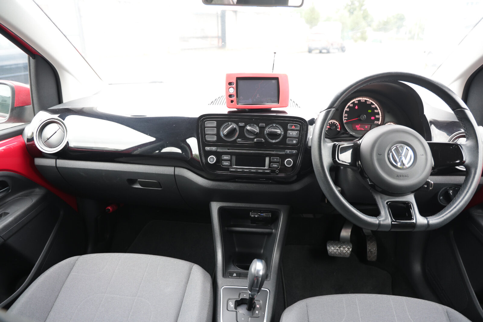 Volkswagen UP Red 2015 - Image 26