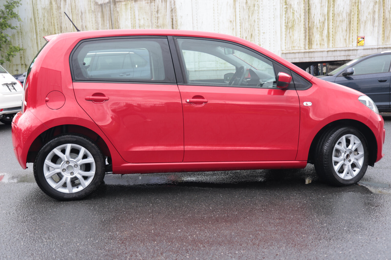 Volkswagen UP Red 2015 - Image 17