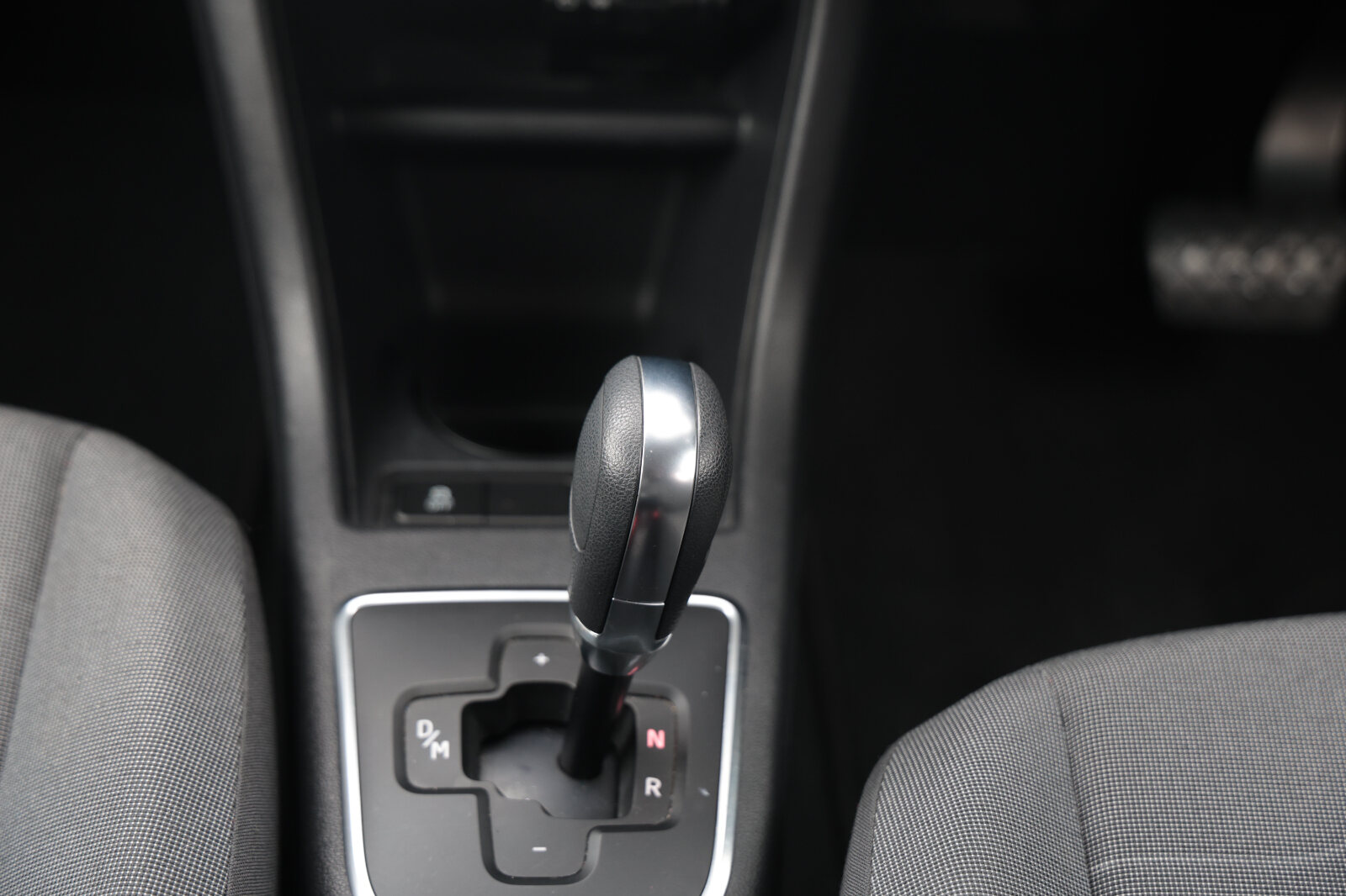 Volkswagen UP Red 2015 - Image 28