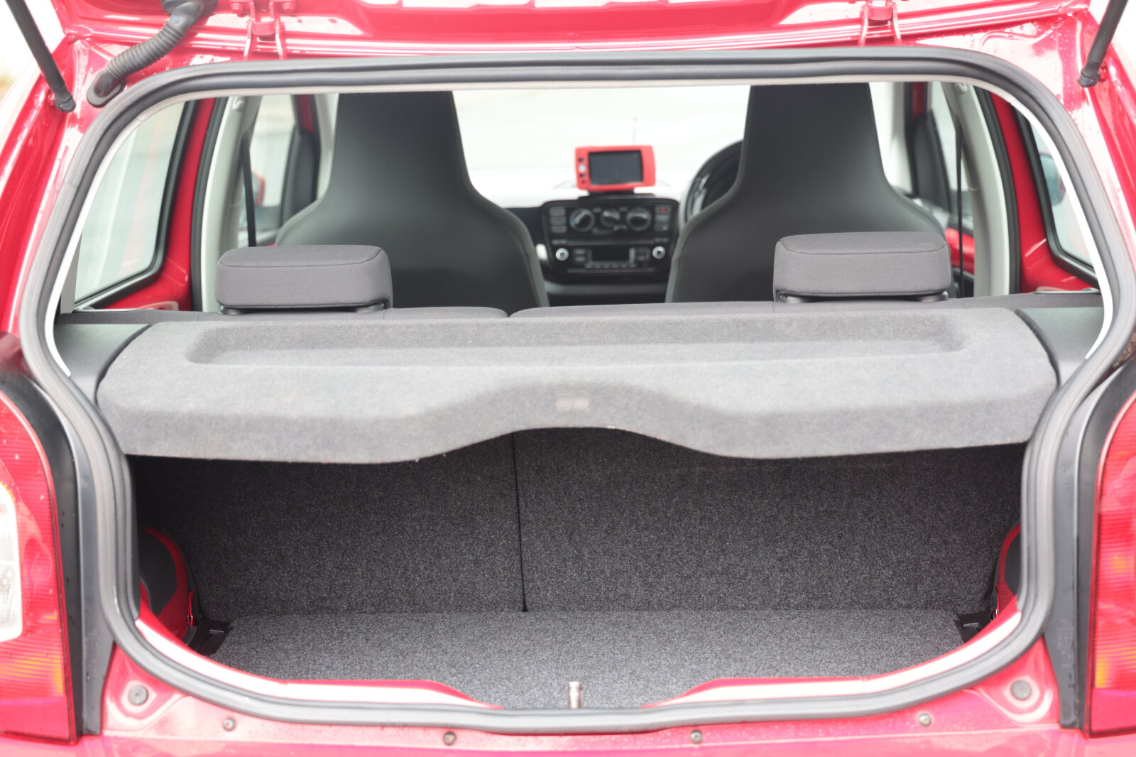 Volkswagen UP Red 2015 - Image 21