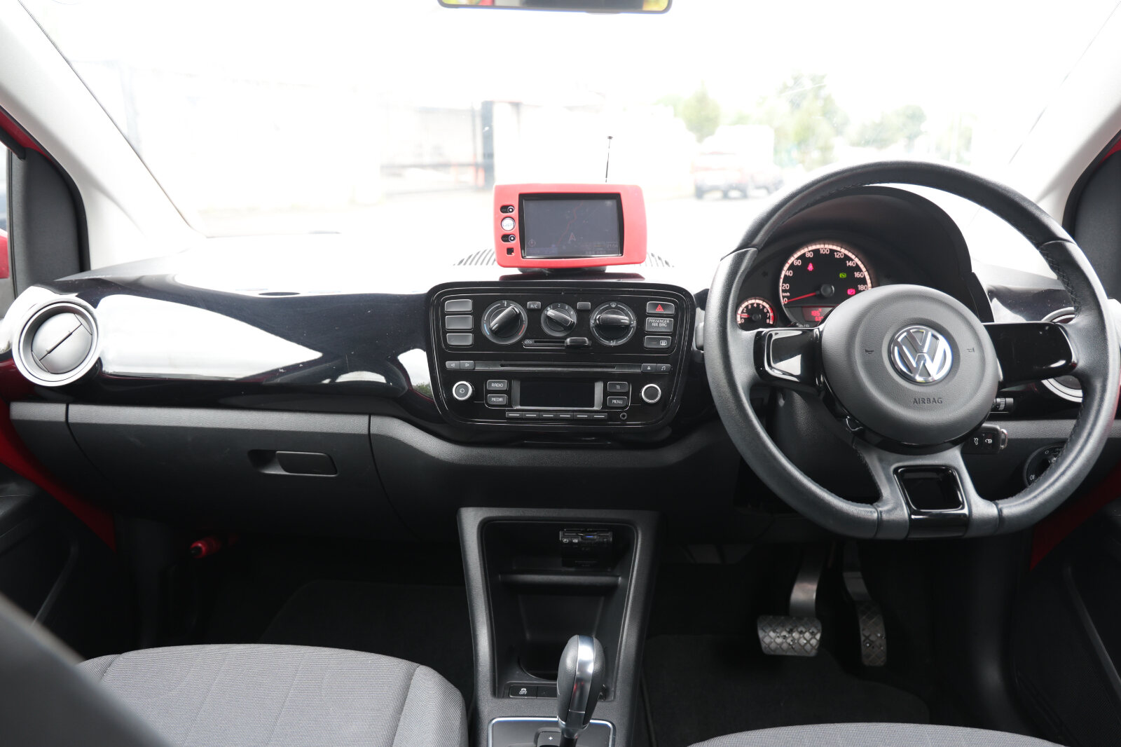 Volkswagen UP Red 2015 - Image 24