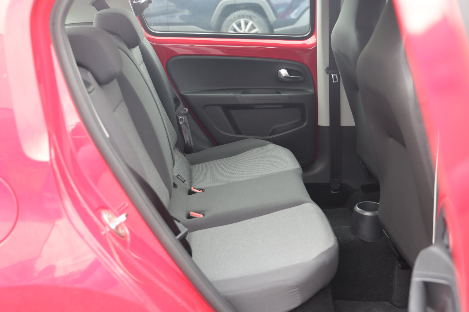 Volkswagen UP Red 2015 - Image 22