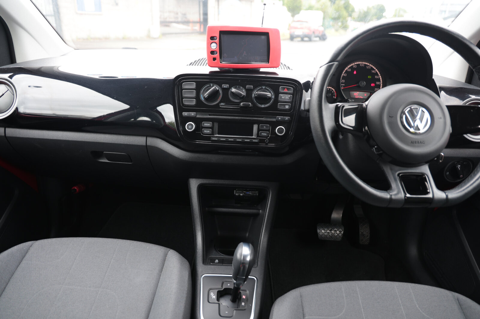 Volkswagen UP Red 2015 - Image 30