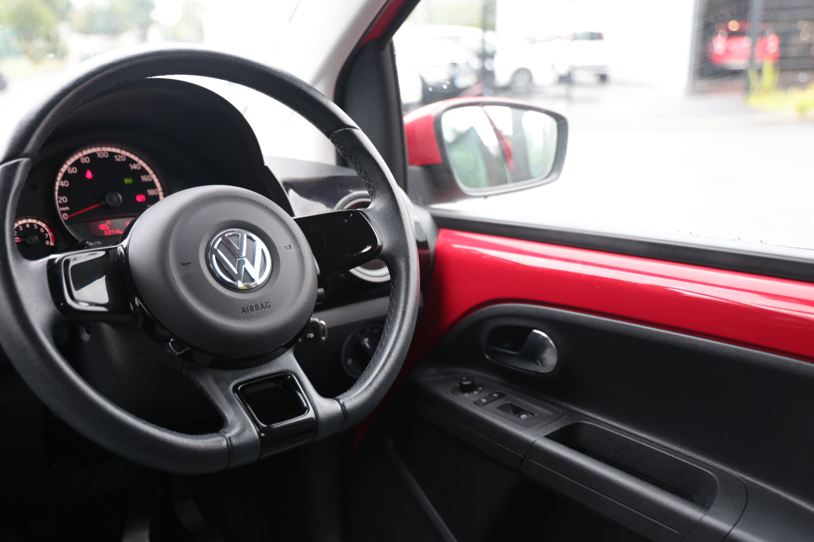 Volkswagen UP Red 2015 - Image 36