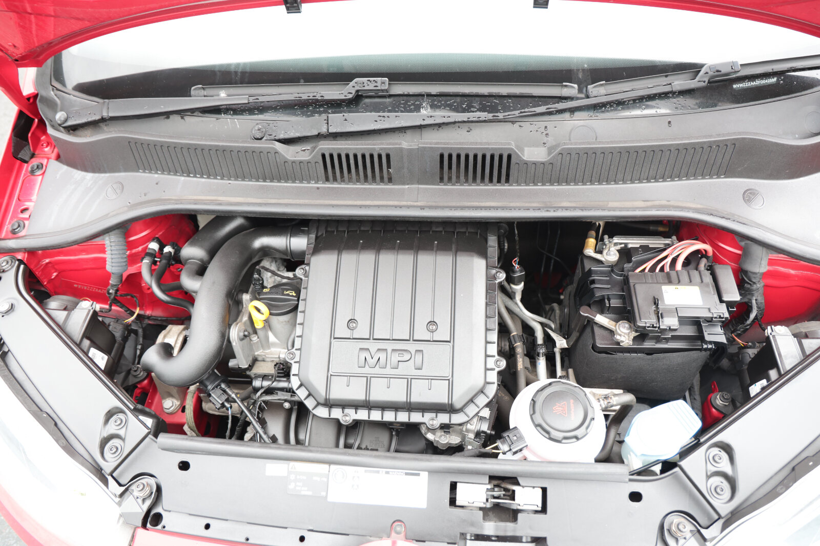 Volkswagen UP Red 2015 - Image 37