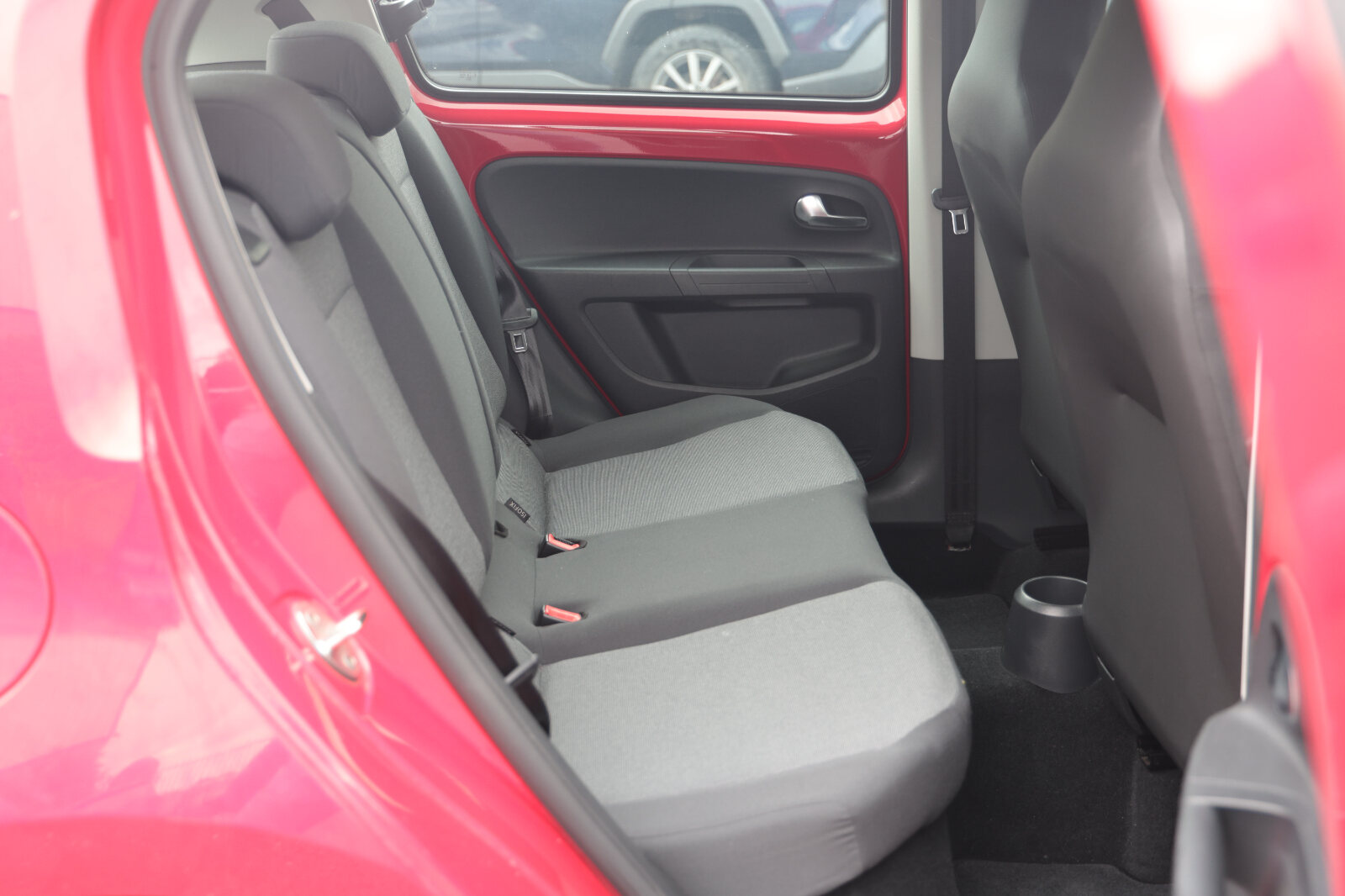 Volkswagen UP Red 2015 - Image 23