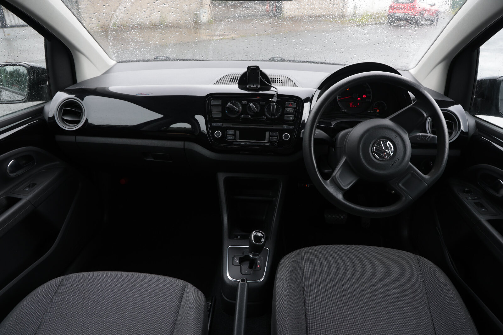 Volkswagen UP Black 2013 - Image 24