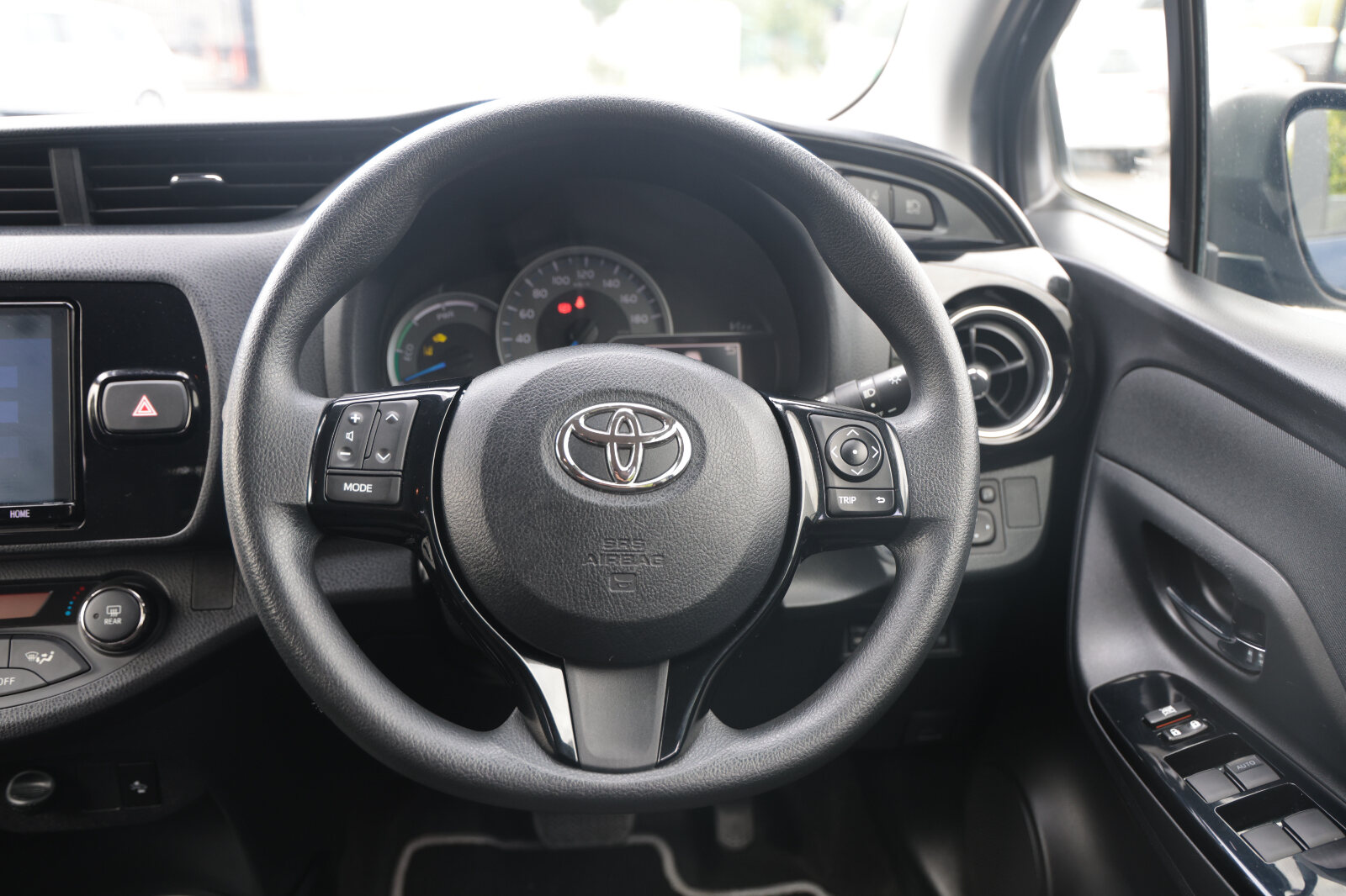 Toyota Vitz Blue - Image 32