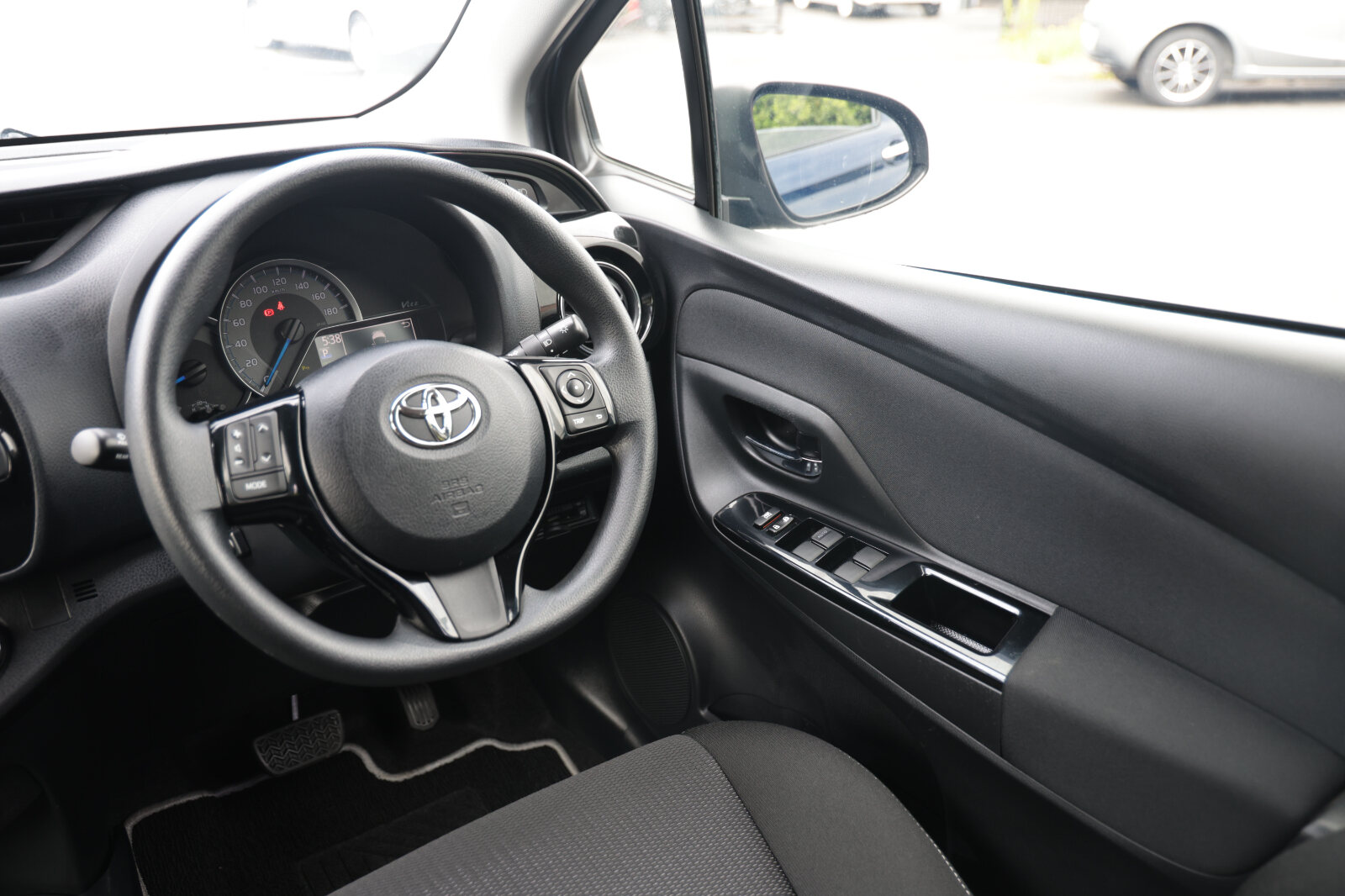 Toyota Vitz Blue - Image 37
