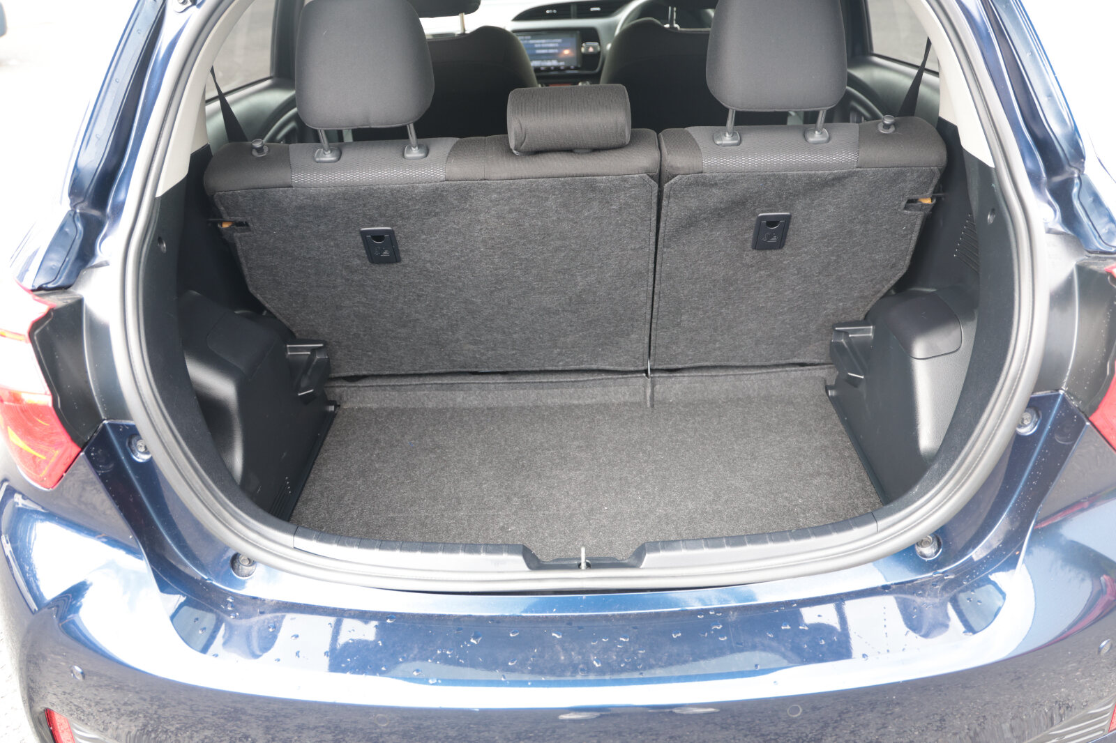 Toyota Vitz Blue - Image 22