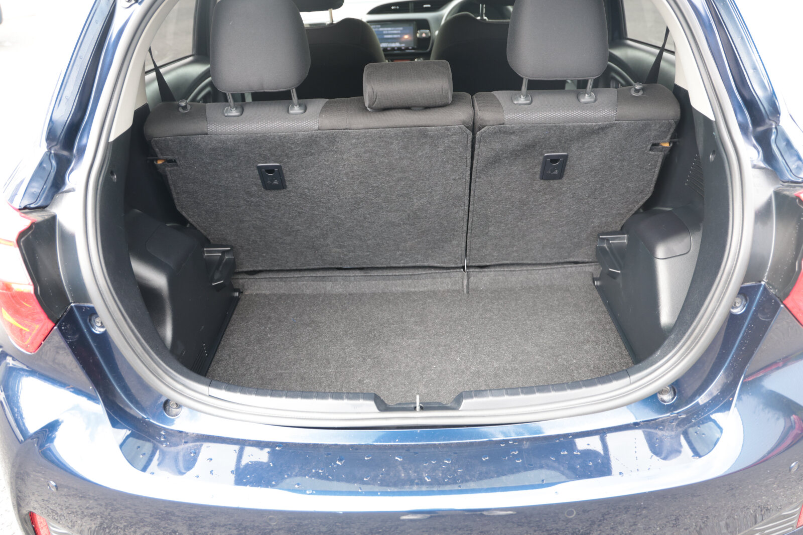 Toyota Vitz Blue - Image 23