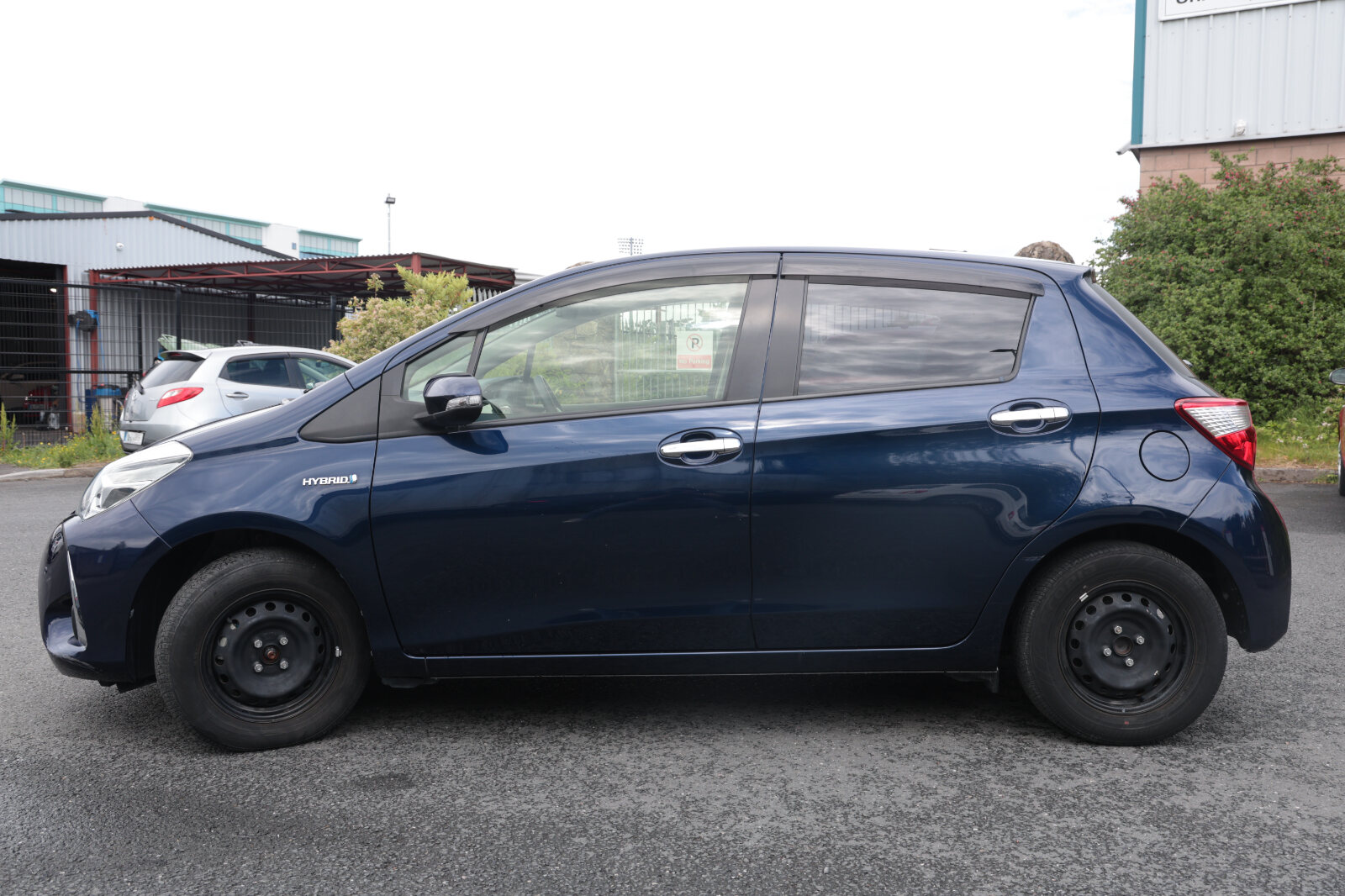 Toyota Vitz Blue - Image 7
