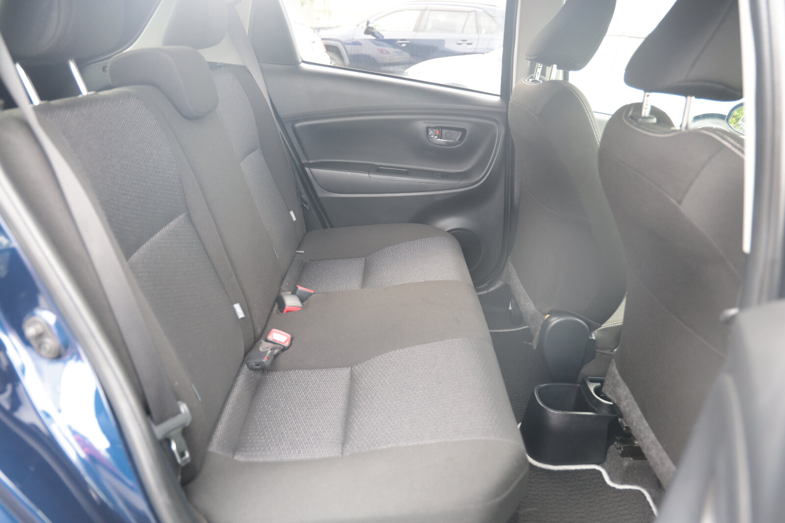 Toyota Vitz Blue - Image 25