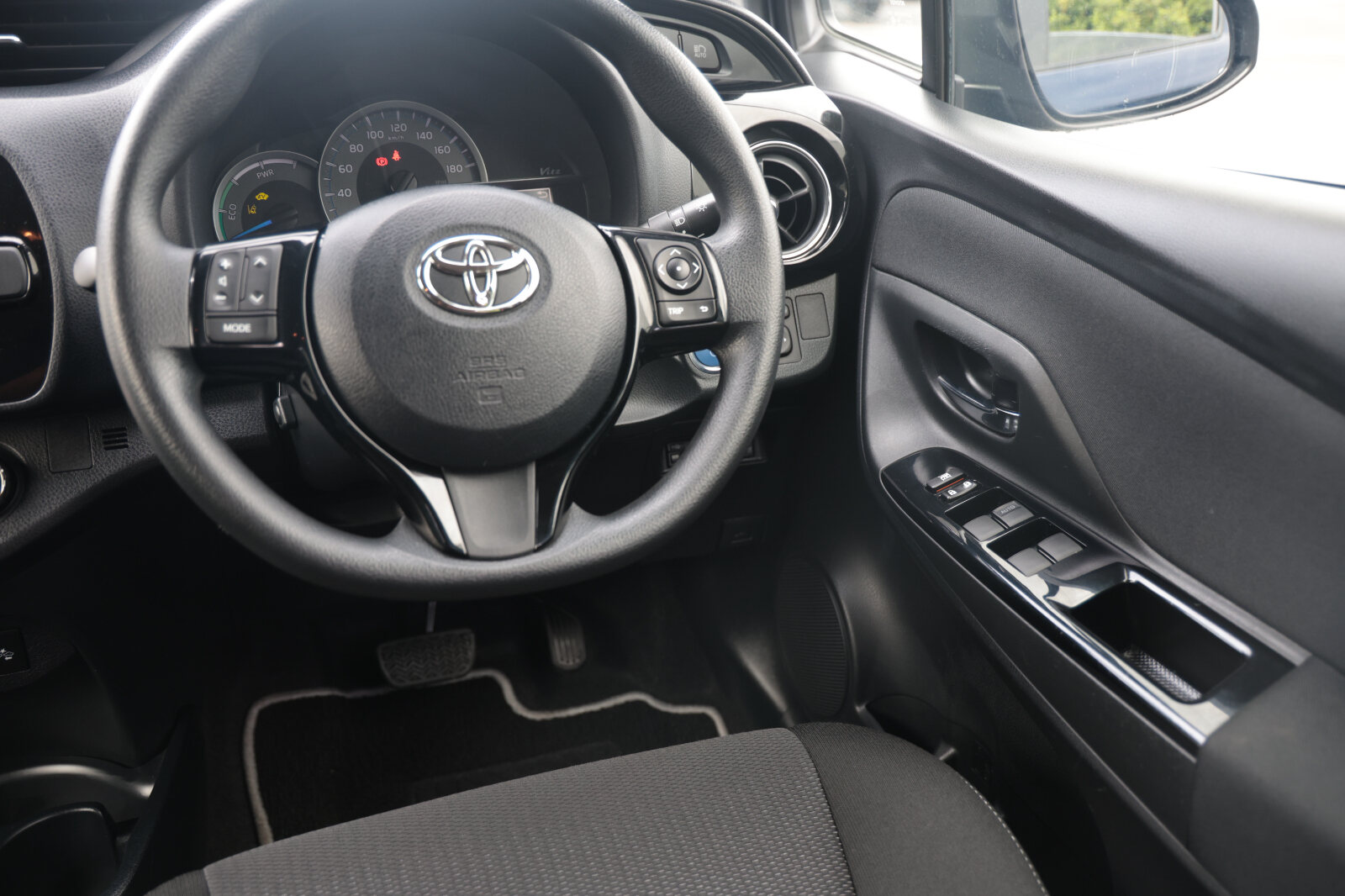 Toyota Vitz Blue - Image 35