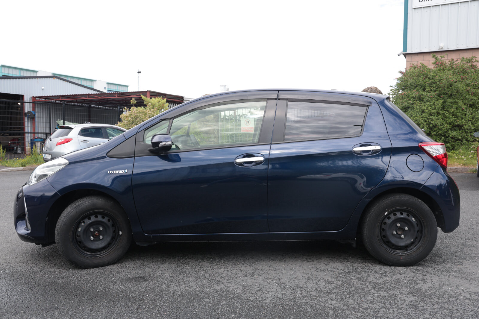 Toyota Vitz Blue - Image 6