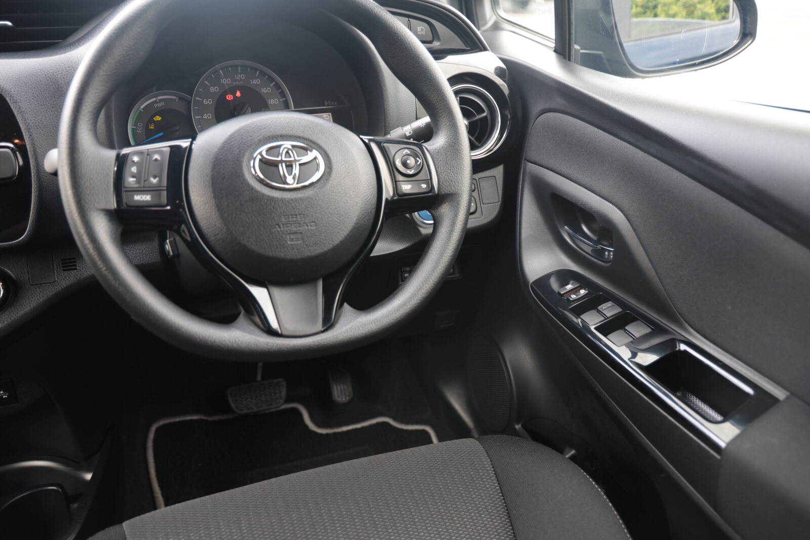 Toyota Vitz Blue - Image 34
