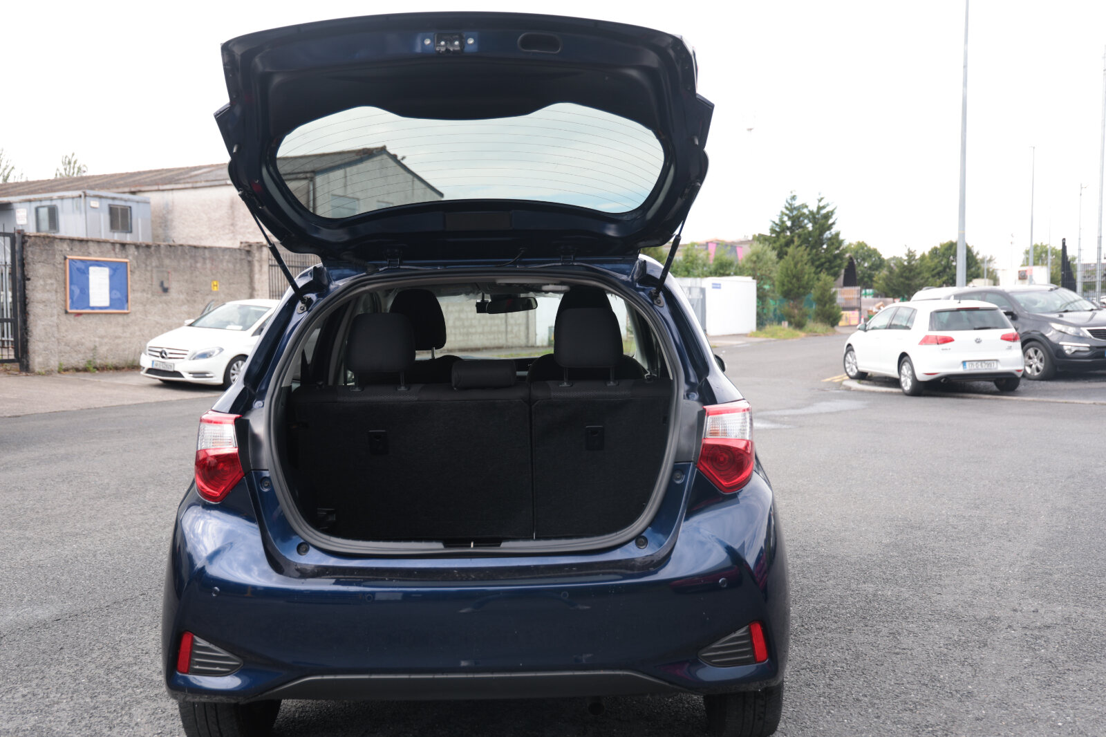 Toyota Vitz Blue - Image 21