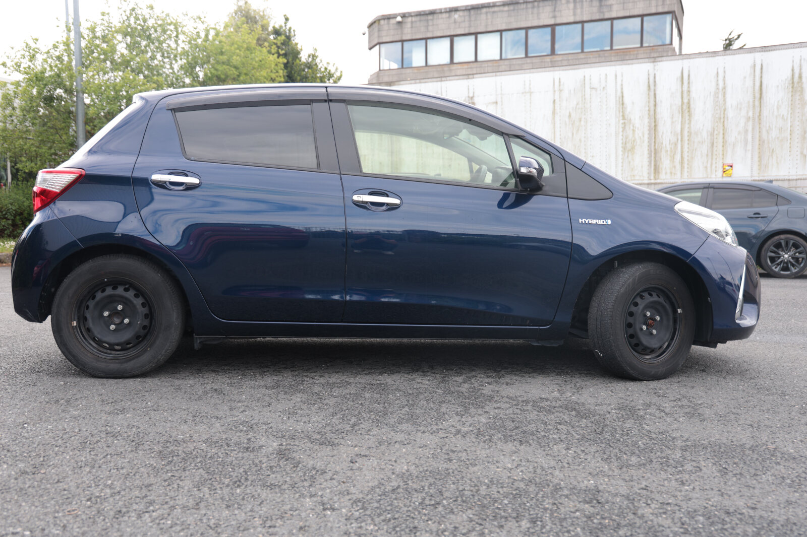 Toyota Vitz Blue - Image 19