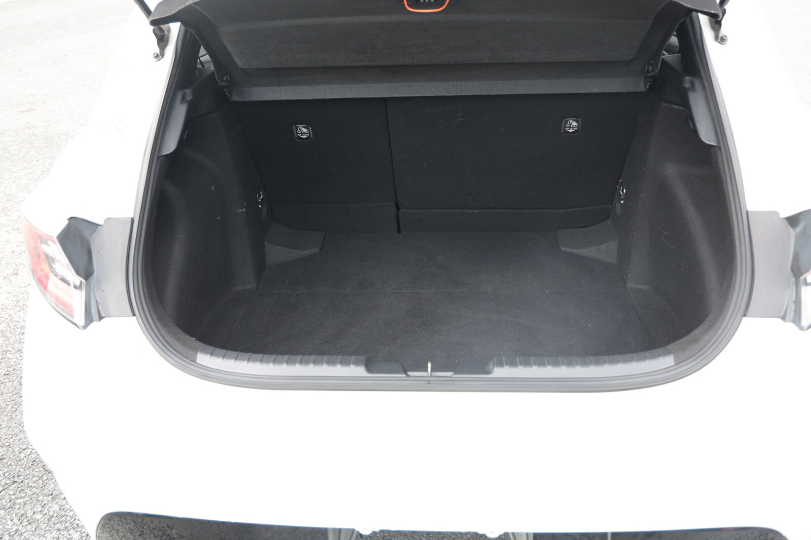Toyota Corolla White - Image 10