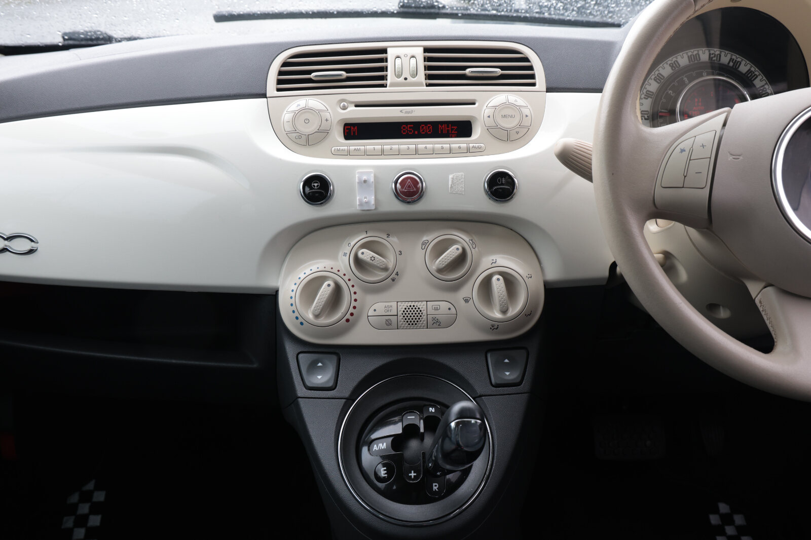 Fiat 500 White - Image 40