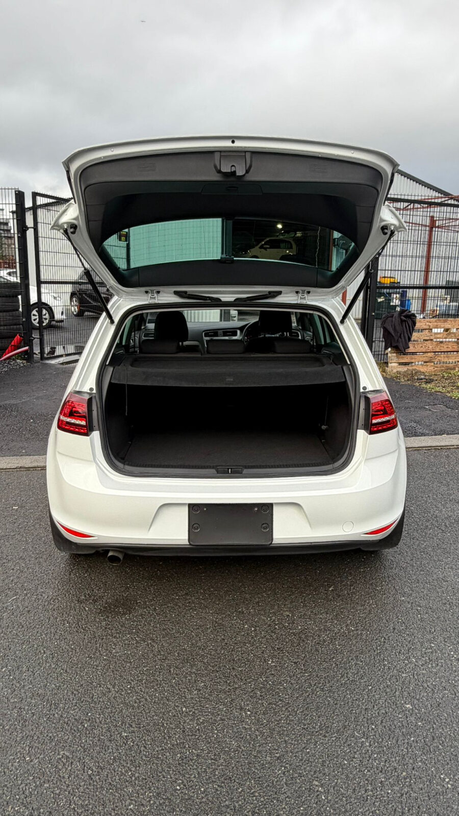 VW Golf 2017 WHITE - Image 9