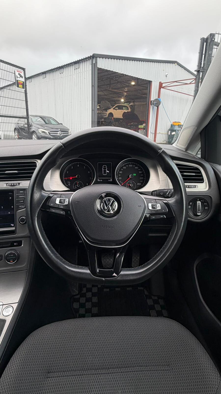 VW Golf 2017 WHITE - Image 18