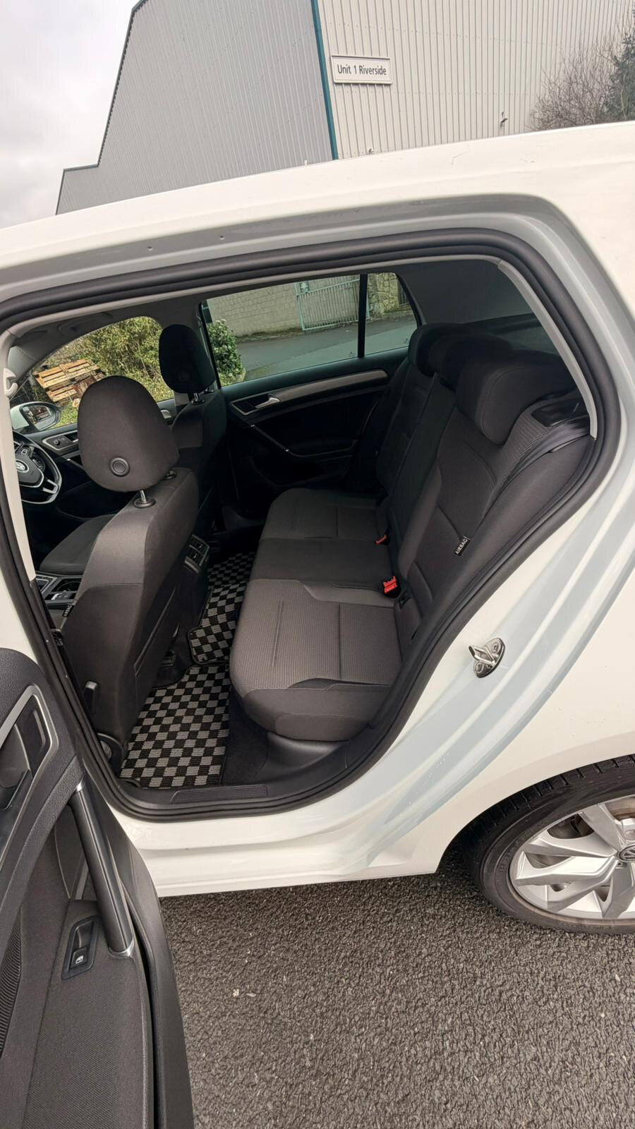 VW Golf 2017 WHITE - Image 15