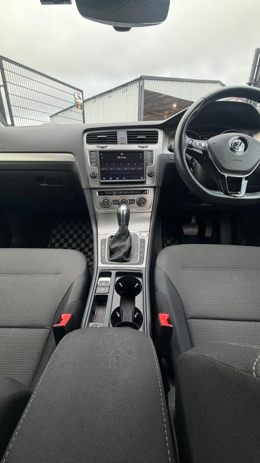 VW Golf 2017 WHITE - Image 17