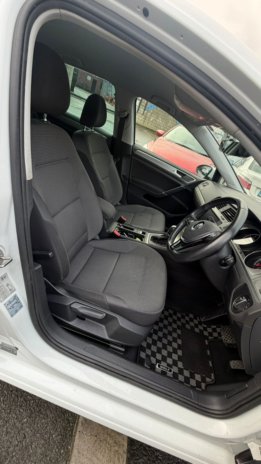 VW Golf 2017 WHITE - Image 13