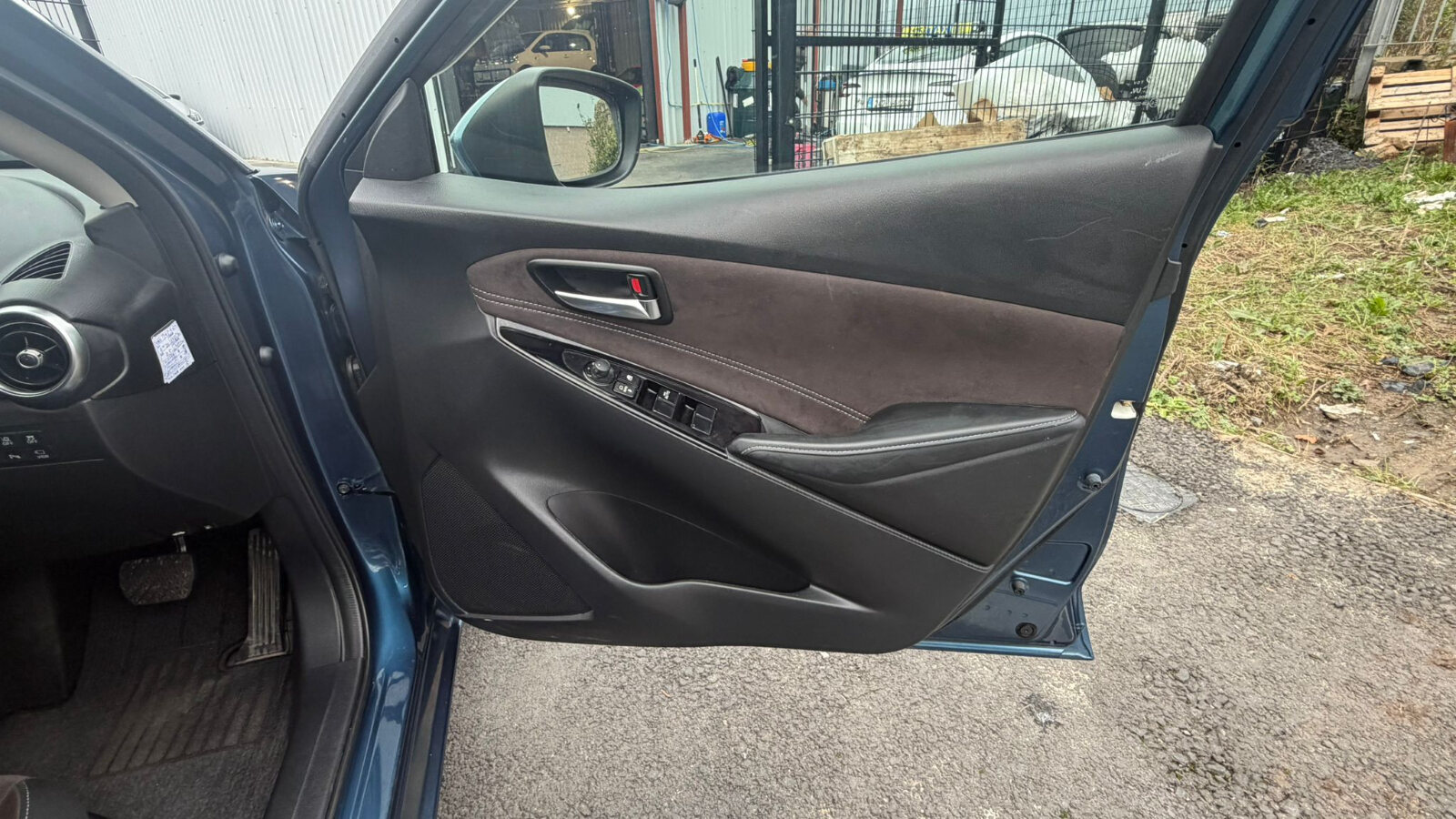 MAZDA DMEIO 2019 BLUE - Image 11