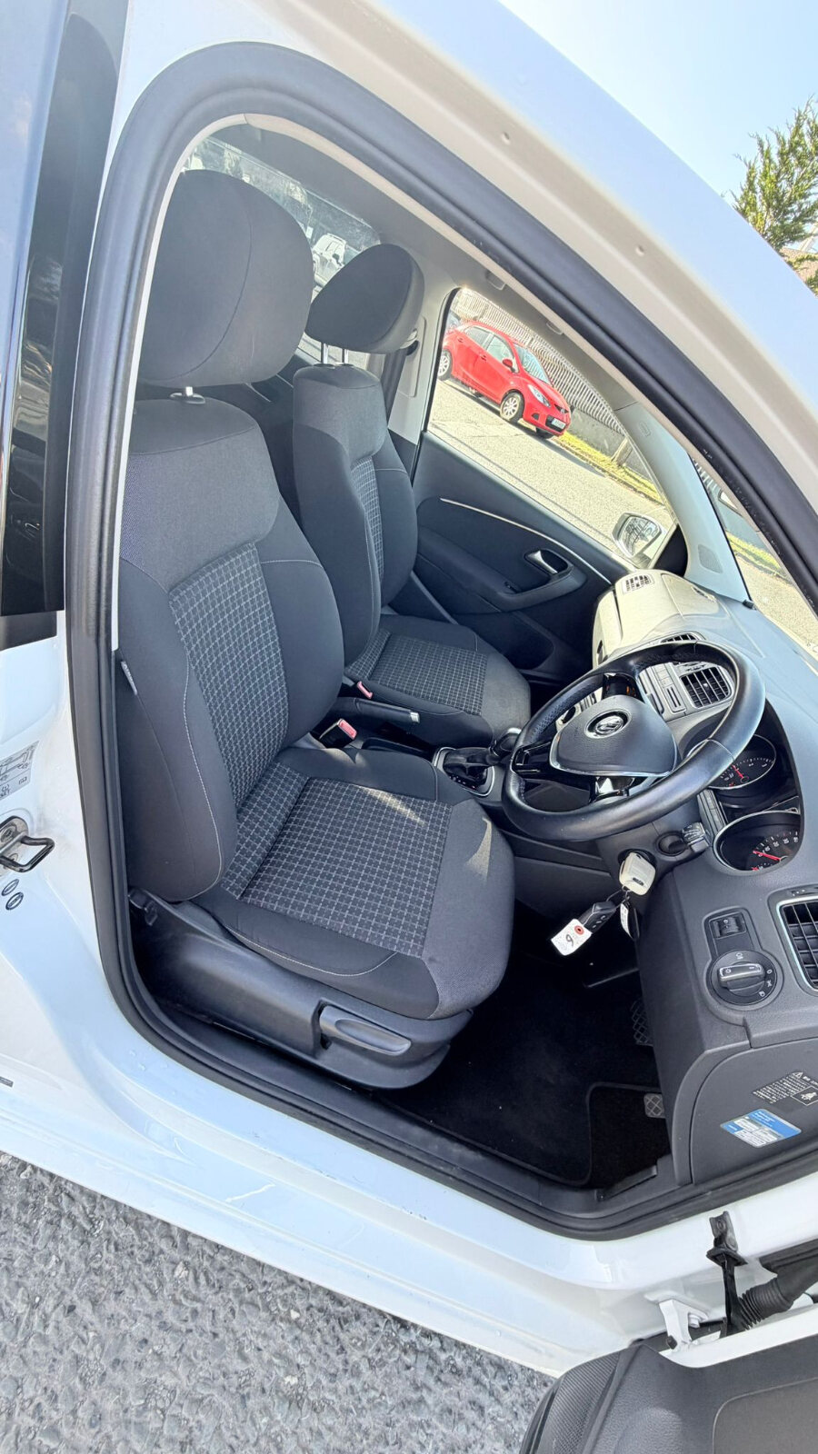 VW POLO 2015 - Image 11