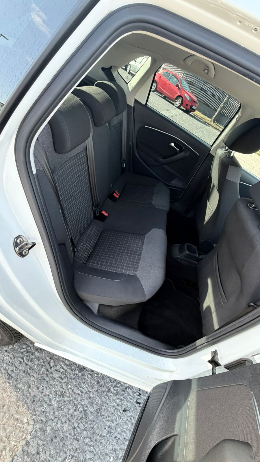 VW POLO 2015 - Image 12