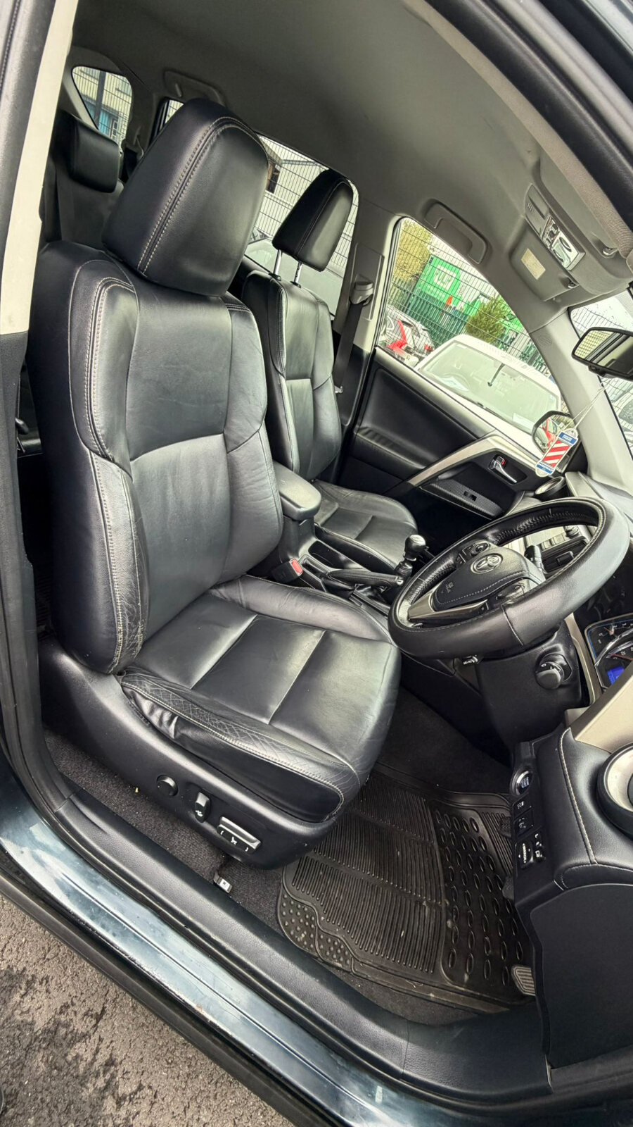 Toyota RAV4 2015 - Image 12