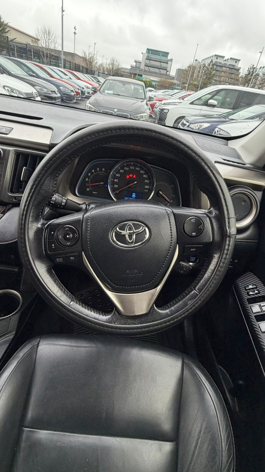 Toyota RAV4 2015 - Image 16