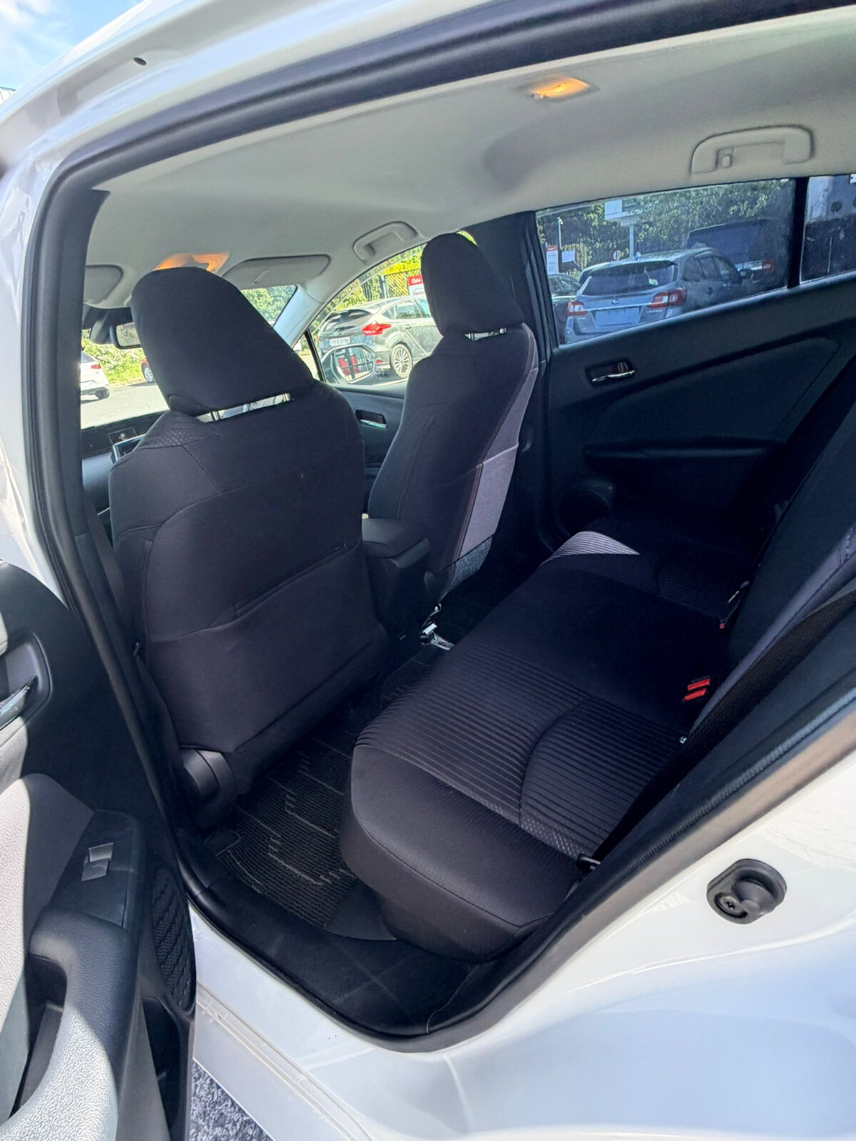 2022 Toyota Prius White - Image 10