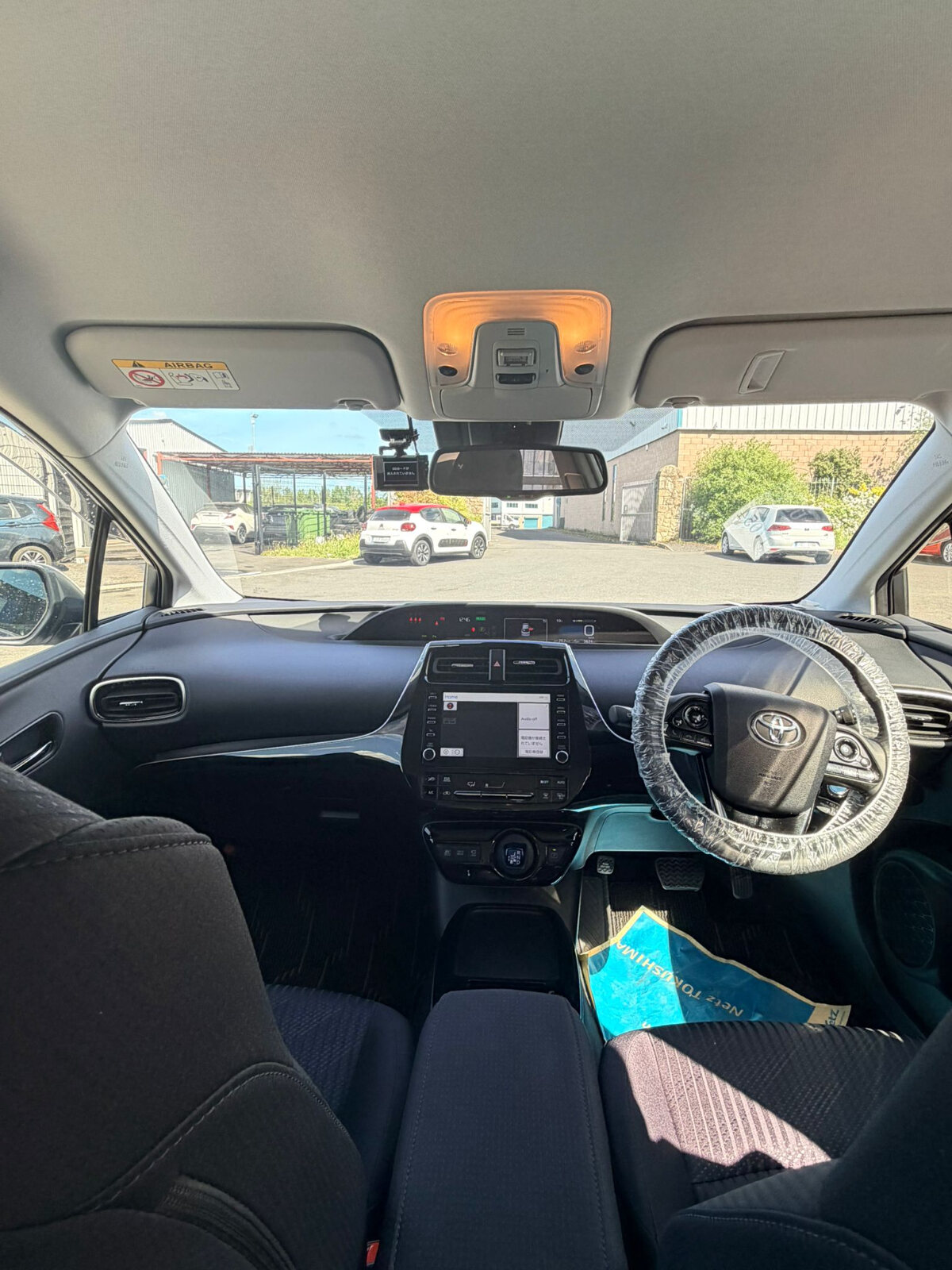 2022 Toyota Prius White - Image 15